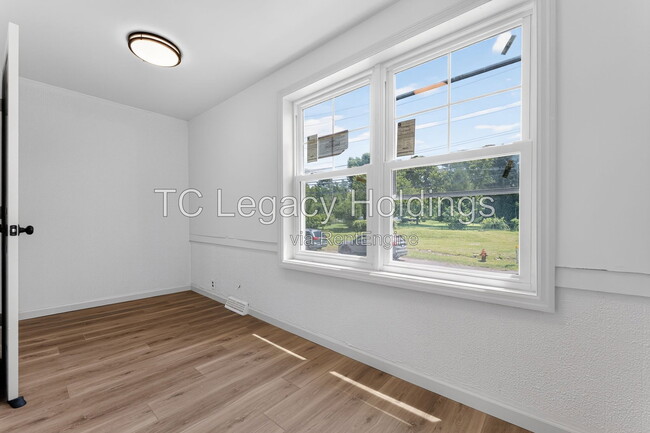 Building Photo - 87 Crisfield St