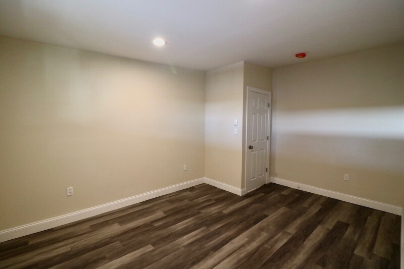 Building Photo - 120 Sans Dr