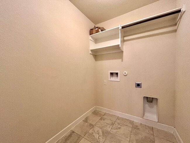 Building Photo - 5809 Urbano Bnd