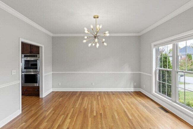 Building Photo - 2505 Eastway Dr