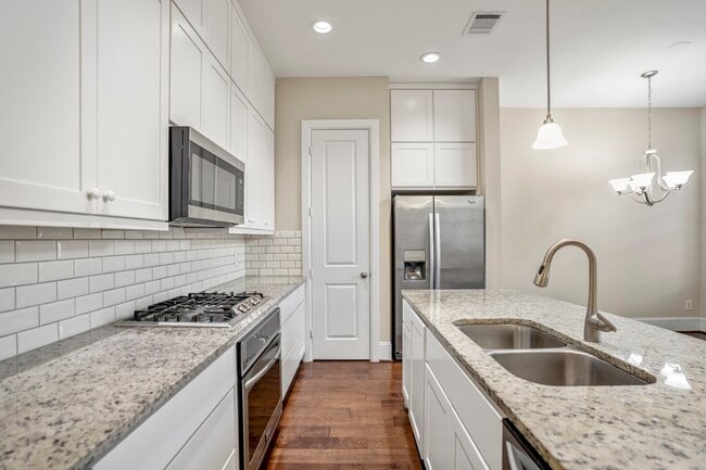 Building Photo - 11005 Acorn Falls Dr