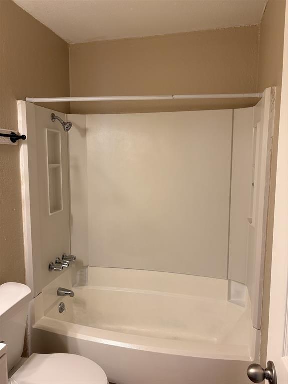 Building Photo - 9902 Roxanna Dr