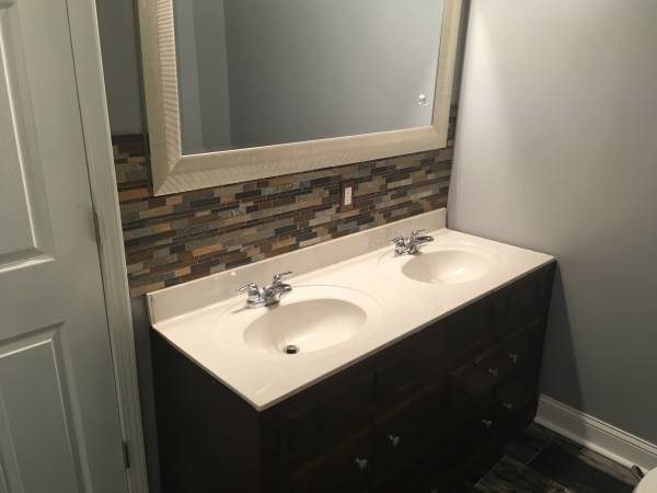 Building Photo - 398 Douglas St