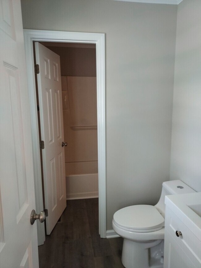 Building Photo - 3 Bedroom 1 Bath Ranch