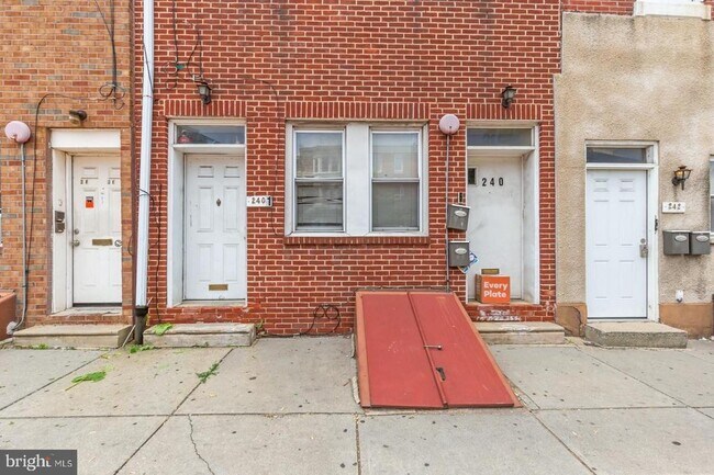 Building Photo - 240 W Girard Ave