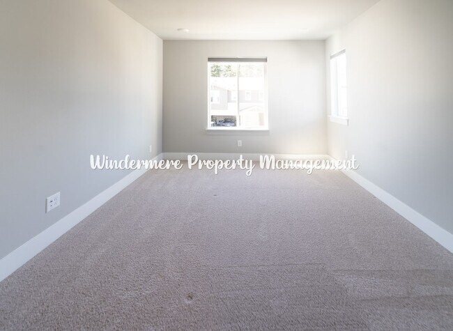 Building Photo - Stunning and spacious 5 bed in McCormick Village!