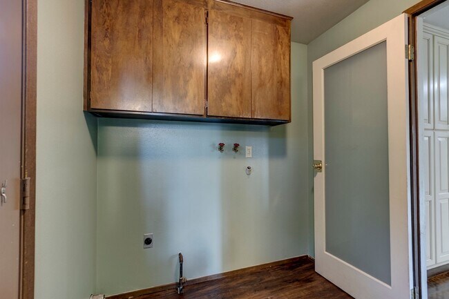 Building Photo - 3 Bed 3 Bath Home near West Beach
