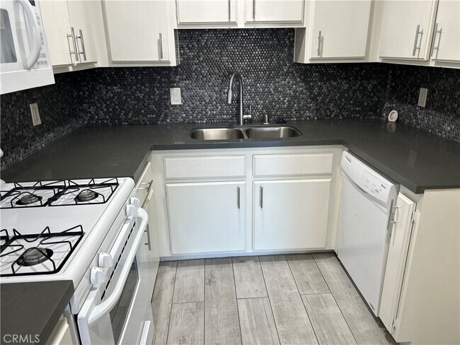 Building Photo - 4717 Ben Ave