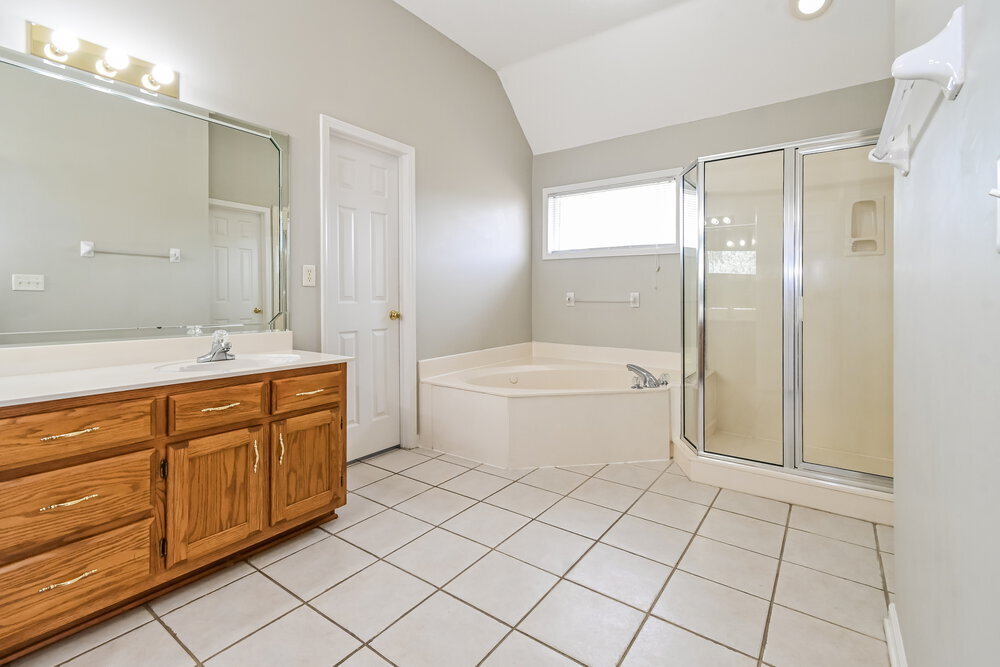 Building Photo - 4299 Rocky Top Cove