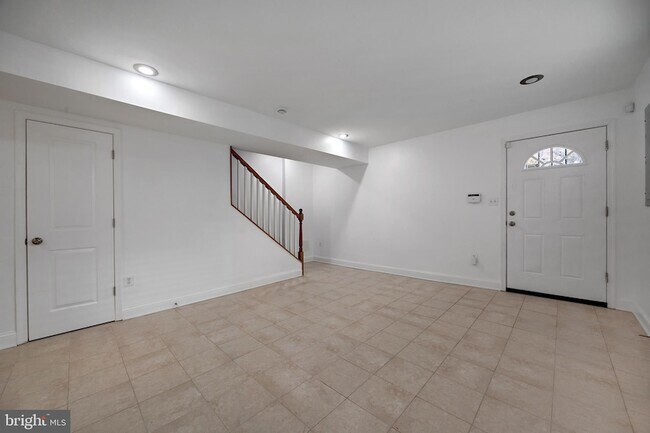 Building Photo - 458 Oakwood St SE