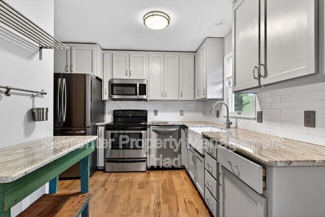 Building Photo - 2312 Bonnie Ln