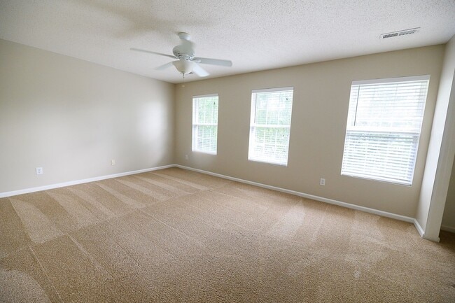 Building Photo - 2000 Lannigan Dr
