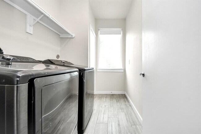 Building Photo - 4228 Bellfort Ave
