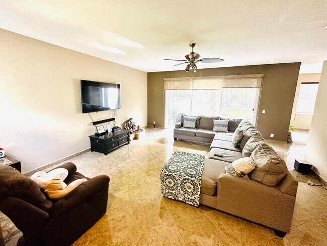 Building Photo - 279 Berenger Walk