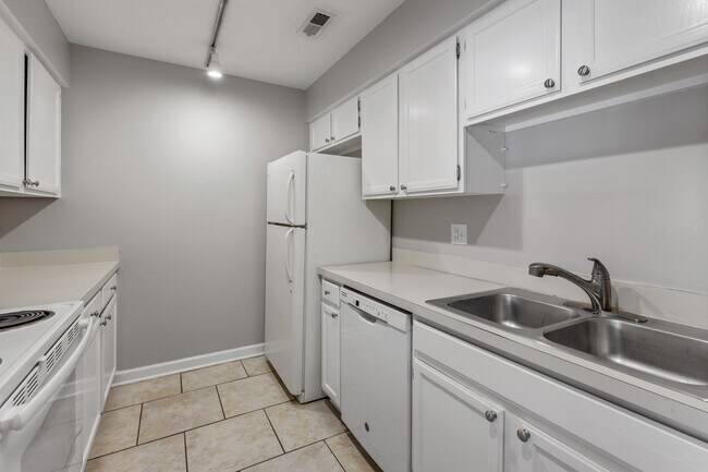 Building Photo - 1444 Stonebridge Cir