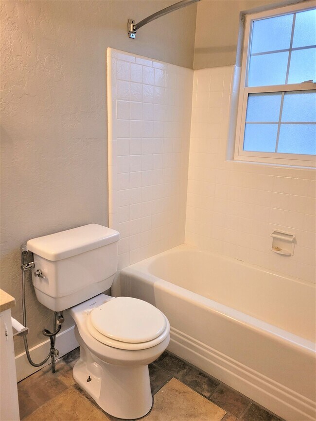 Building Photo - Newly Remodeled 1 bed/1 bath in Sugarhouse...