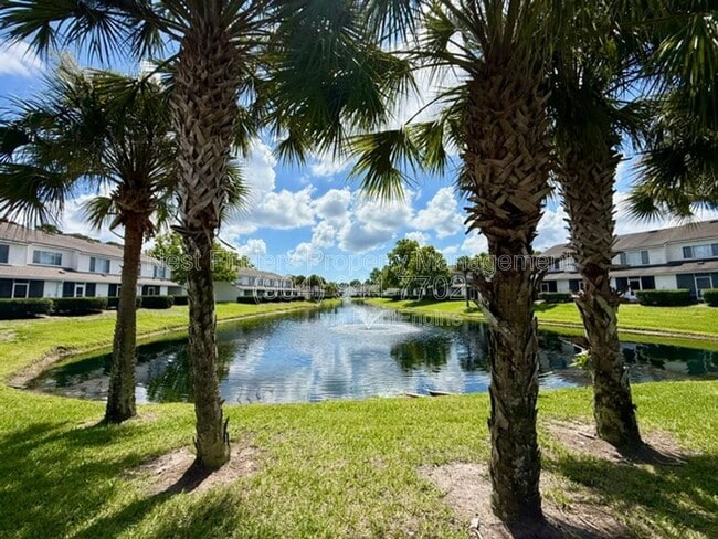 Building Photo - 12311 Kensington Lakes Dr