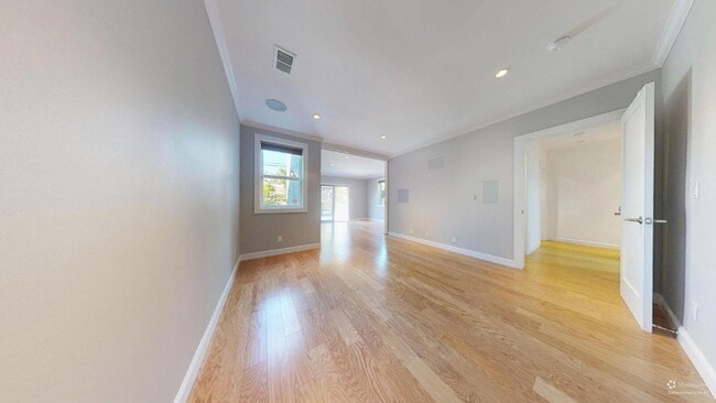 Building Photo - Charming, Renovated 3BR + Sunroom / 3.5 BA...
