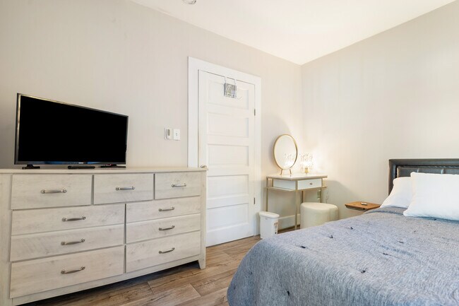 Building Photo - 2402 52nd St S