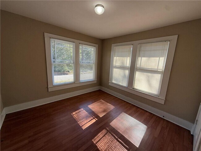 Building Photo - 135 N Carlen St