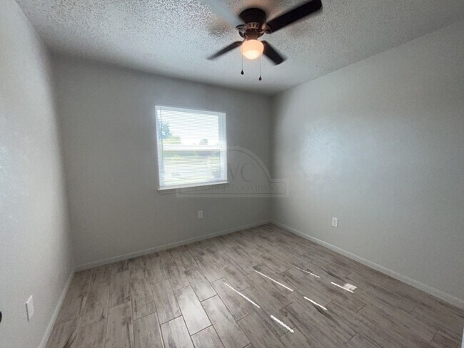 Building Photo - 1801 Hammond Dr