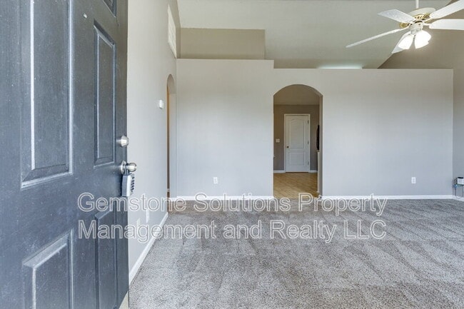 Building Photo - 1013 Sky Valley Trail