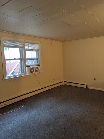 Building Photo - 518 Essex St