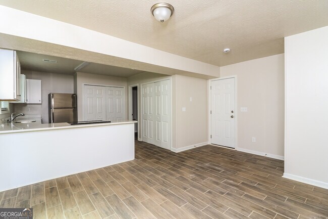 Building Photo - 517 Benson Hurst Dr SW