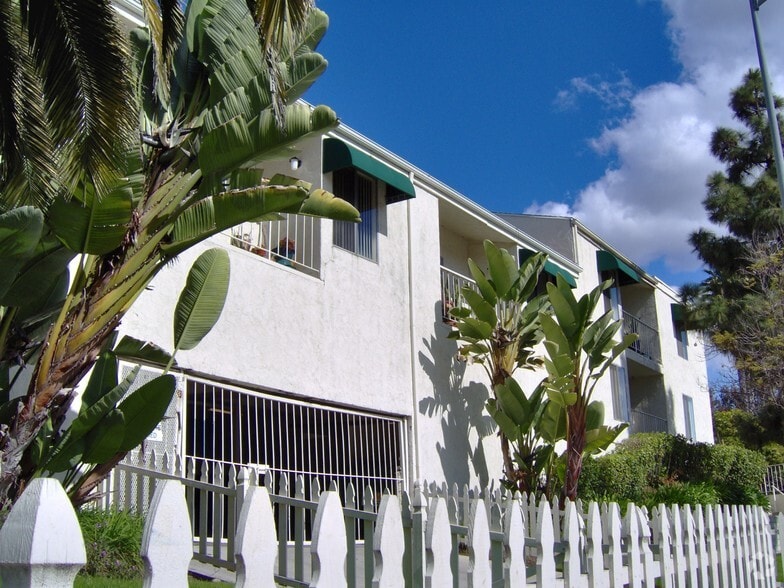 Building Photo - University Gardens