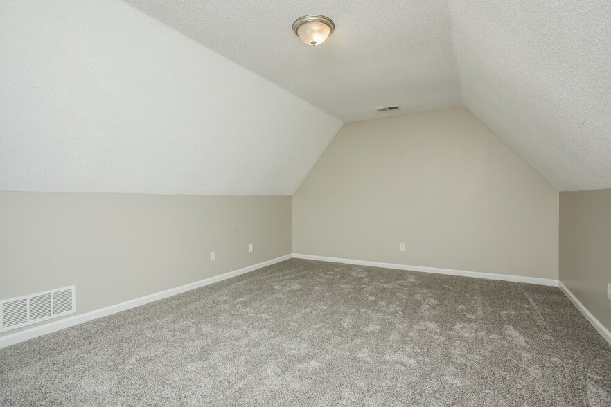 Building Photo - 5583 Sugarberry Ln