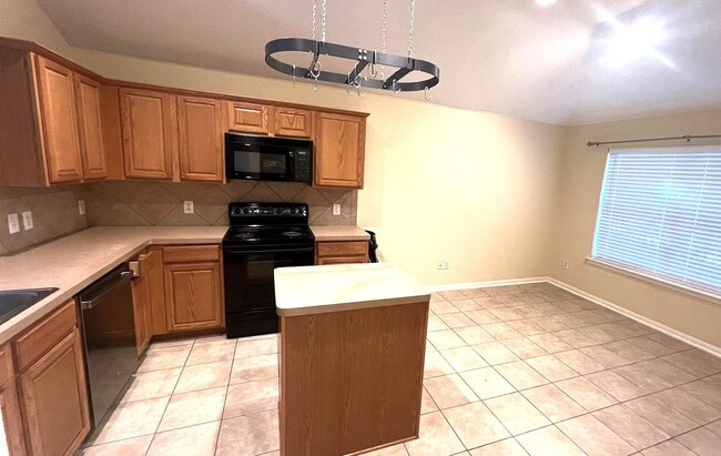 Building Photo - 18011 Rose Hill Park Ln