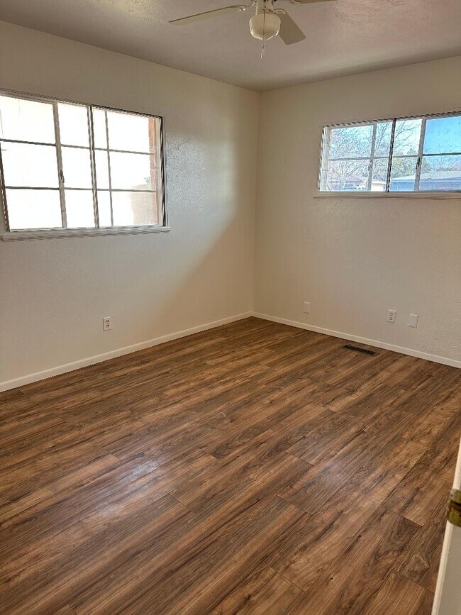 Building Photo - 2209 Ridgecrest Dr