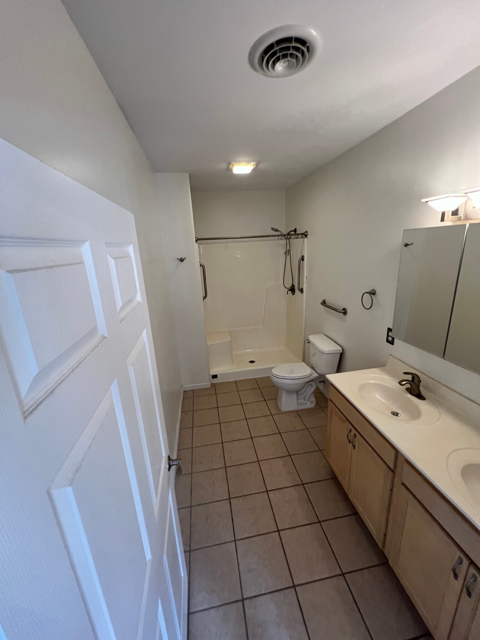 Building Photo - 1032 Villa Ct