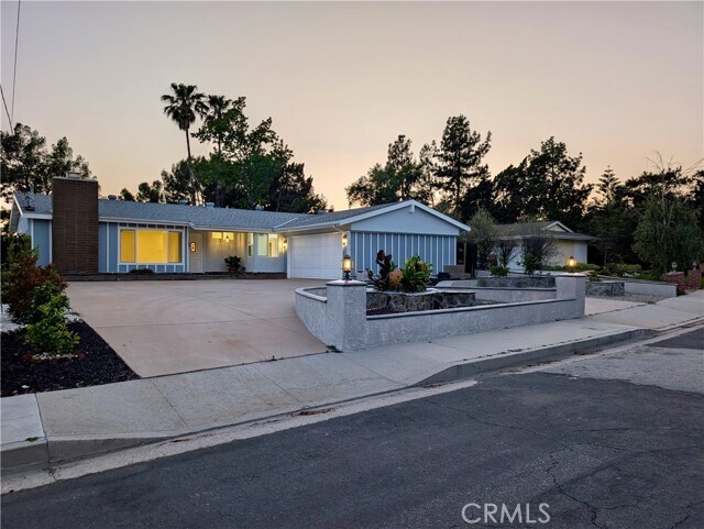 Primary Photo - 12319 Woodley Ave