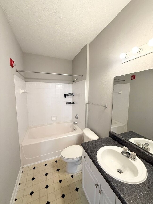 Building Photo - 8848 Villa View Cir