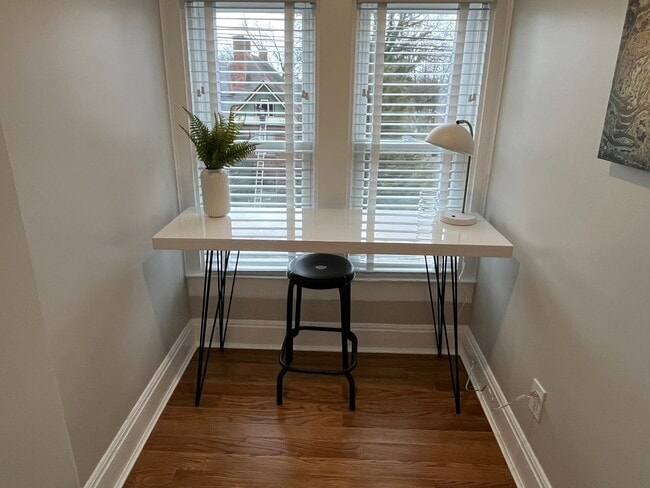 Building Photo - Dennison Ave 866-868 CR