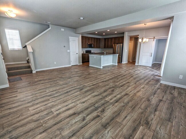 Building Photo - 3 Bedroom, 2.5 Bathroom with two car garage