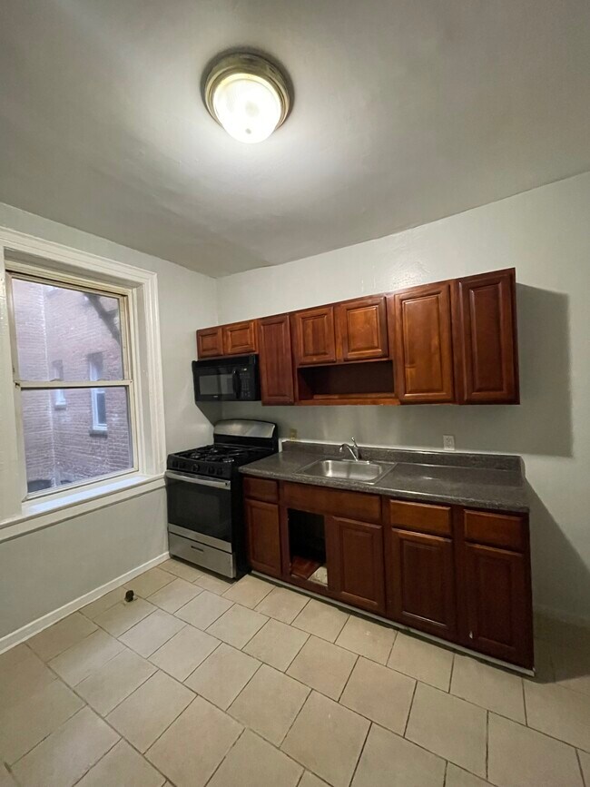 404 Union Ave 105 - 390 Union Ave