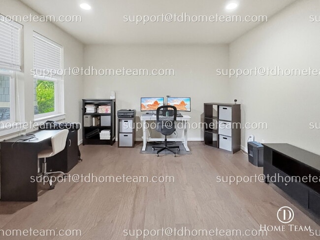 Building Photo - "Spacious 4-Bedroom Auburn Retreat with Scenic Views, Gleaming Hardwood Floors, and 3.5 Baths!"