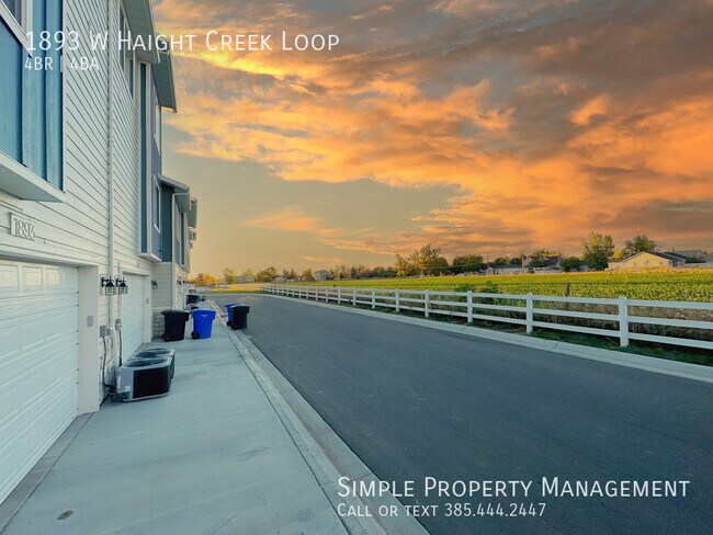 Building Photo - Luxurious 4-BD Townhouse in Farmington!