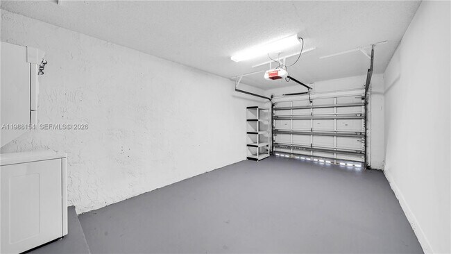 Building Photo - 10575 La Placida Dr