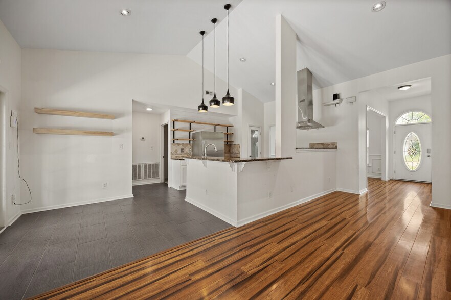 Building Photo - 125 Coldsprings Dr