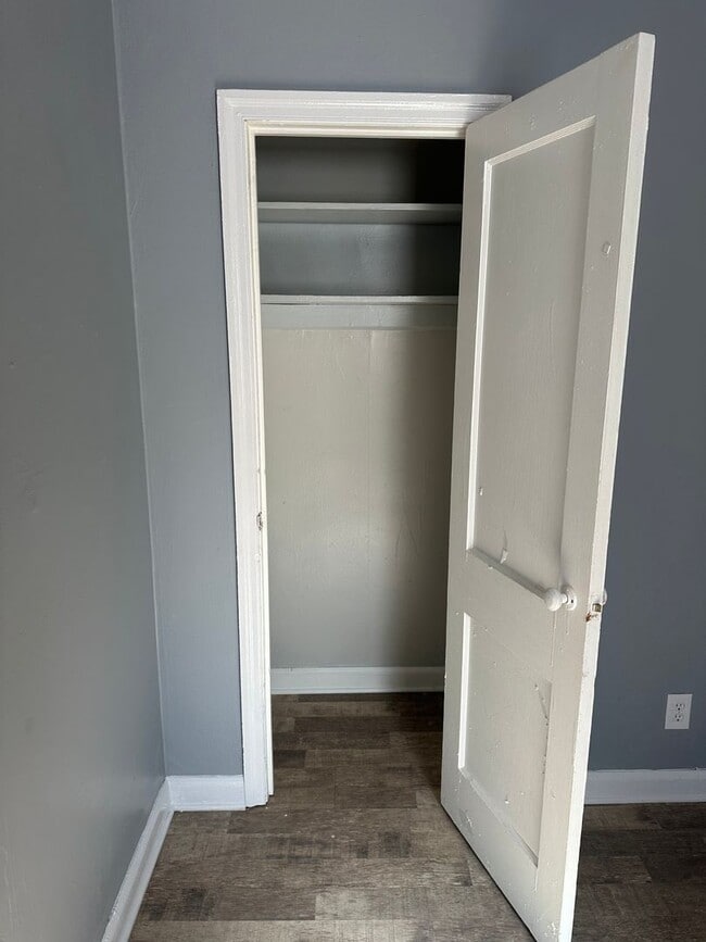 Building Photo - 2 bed 1 bath house in Richmond