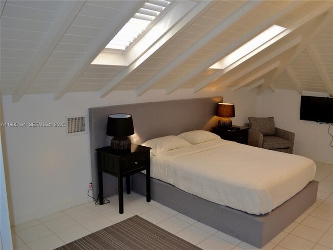 Building Photo - 710 S Mashta Dr