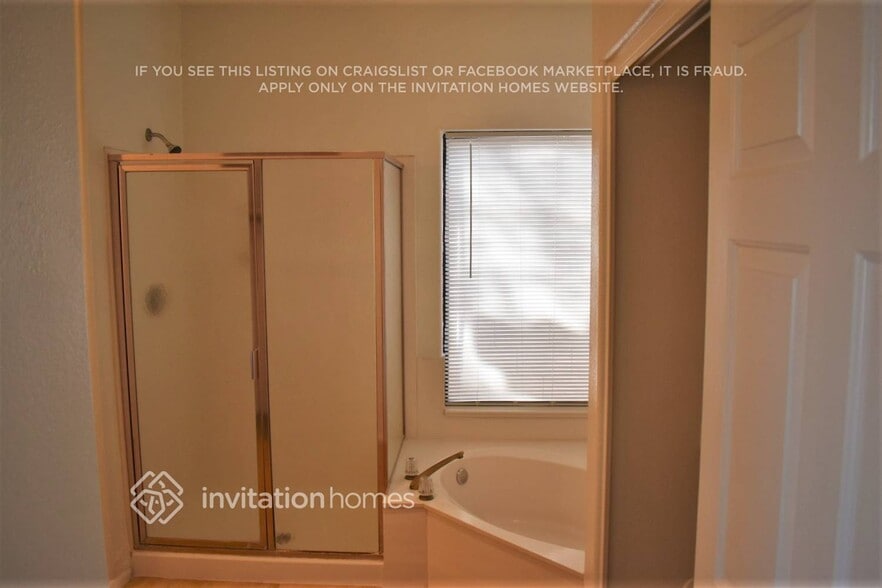 Building Photo - 3519 N 107th Dr