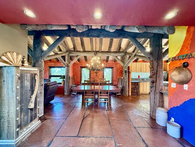 Building Photo - Historic Manitou Springs Home for Rent – M...