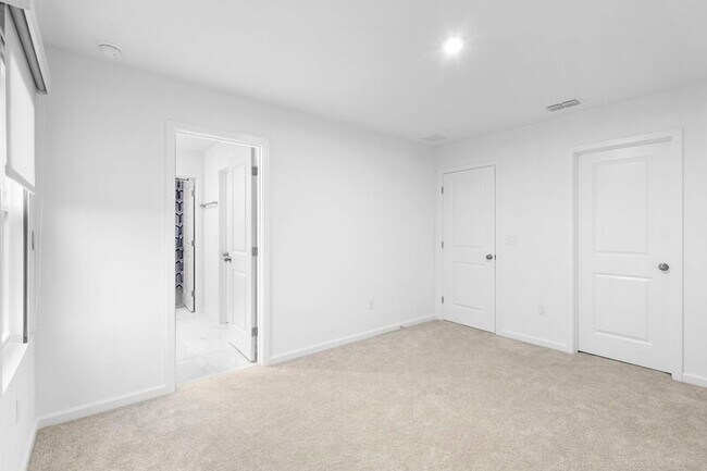 Building Photo - 13053 Pergola Ave