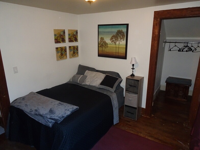 Building Photo - 718 Cliff St