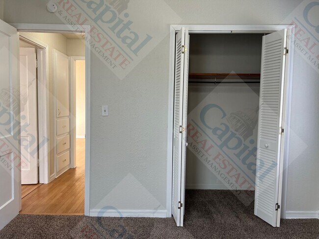 Building Photo - Cozy 2 Bedroom