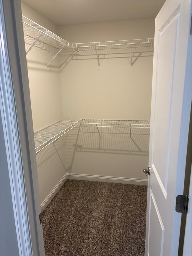 Building Photo - 22 Tennis Ct